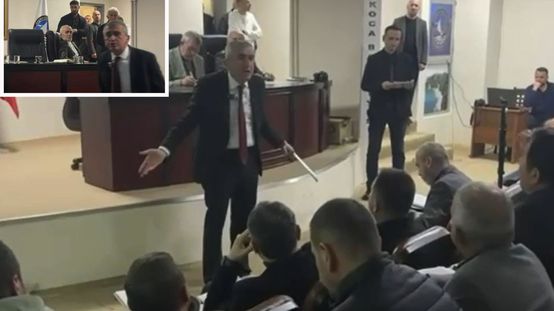 Düzce’de belediye meclisinde gerginlik: CHPli başkan gazetecilerin üzerine yürüdü