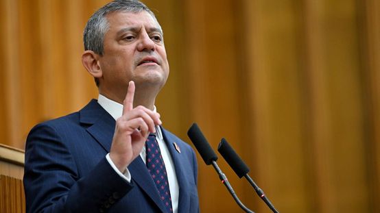 CHP lideri Özgür Özel, tutuklanan başkana sahip çıktı: Onunla gurur duyuyoruz