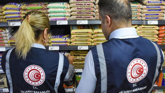 Zincir markette fahiş fiyat skandalı! 42 TLlik biberi bakın kaça sattılar