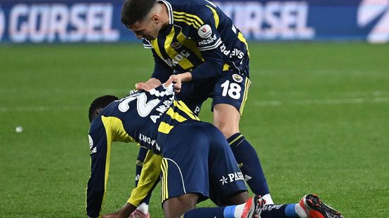 Fenerbahçe, 10 kişi kalan Çaykur Rizespor karşısında 90+8de yıkıldı