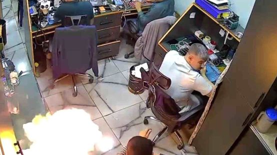 Şarjdaki telefon alev aldı