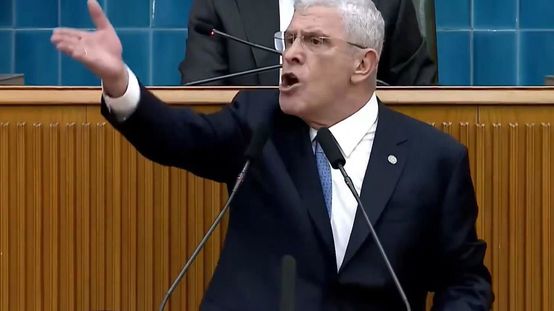 Müsavat Dervişoğlundan parti grubunu ayağa kaldıran Öcalan sözleri