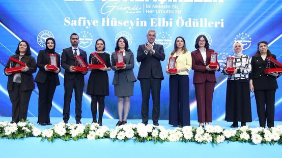 Sağlık Bakanlığında Ebe ve Hemşireler Günü Programı! Bakan Memişoğlu da katıldı