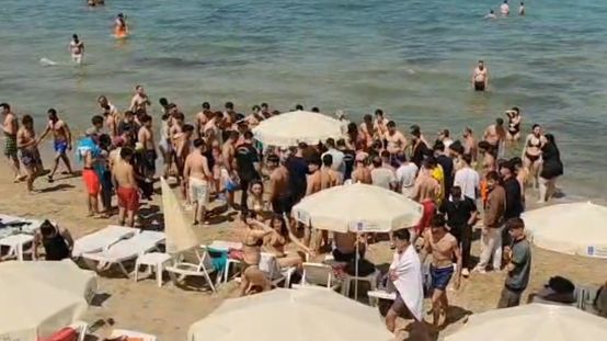 Kuşadasında yürekleri ağza getiren olay! Çinli turist boğulma tehlikesi geçirdi