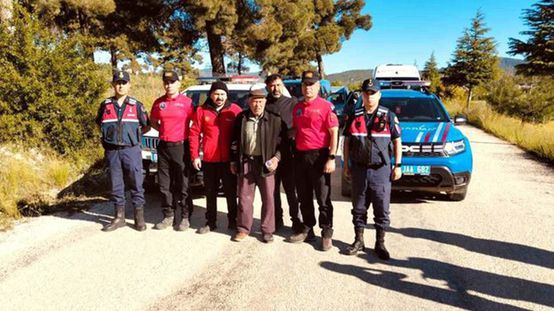 Antalyada Alzheimer hastası yaşlı adam evinden 8 km uzaklıkta bulundu