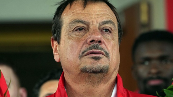 Ergin Ataman, Türkiyeye hakaret eden Olympiakos taraftarına hadlerini bildirdi