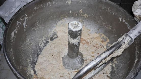 Pastanede mide bulandıran görüntüler! Tatlının içinden böcek çıktı