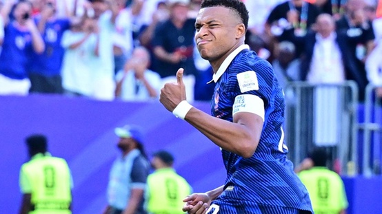 Fransa, Paraguay engelini tek golle aştı