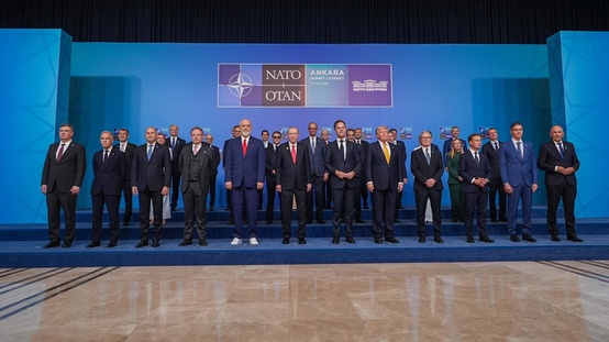 NATO Zirvesinde liderlerden aile fotoğrafı