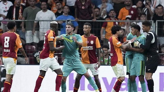 Galatasaraya Villarreal ile hazırlık maçında "kırmızı kart" şoku