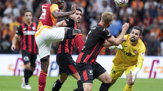 2 gol yedi ama maça damga vurdu! Herkes Marcos Felipeyi konuşuyor