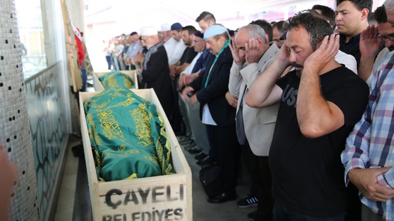 Denizde boğulan iki kardeş son yolculuğuna uğurlandı! Ortaya çıkan detay kahretti