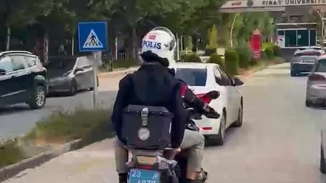 Elazığ polisi, KPSS'ye geç kalan adayları motosiklet ve araçlarla sınava yetiştirdi