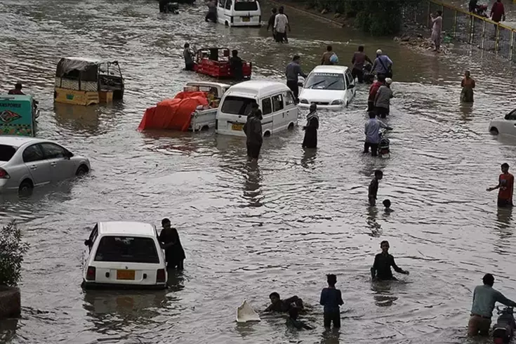 Pakistan’da şiddetli fırtına 10 kişi hayatını kaybetti, acil durum ilan edildi