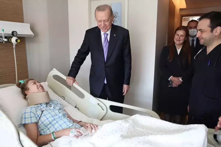 Cumhurbaşkanı Erdoğan’dan kaza geçiren Hasan Basri Yalçın’a hastanede ziyaret