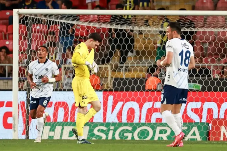 Fenerbahçeli futbolculardan 4-2’lik yenilgi sonrası flaş hareket