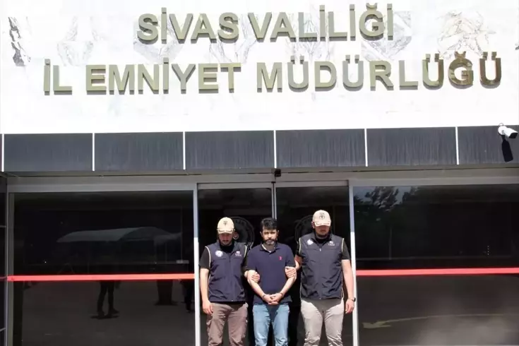 Sivas’ta casusluk suçundan aranan şahıs kıskıvrak yakalandı