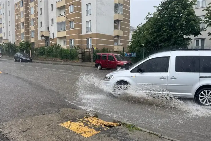 Trabzon’da Sağanak, Hayatı Olumsuz Etkiledi