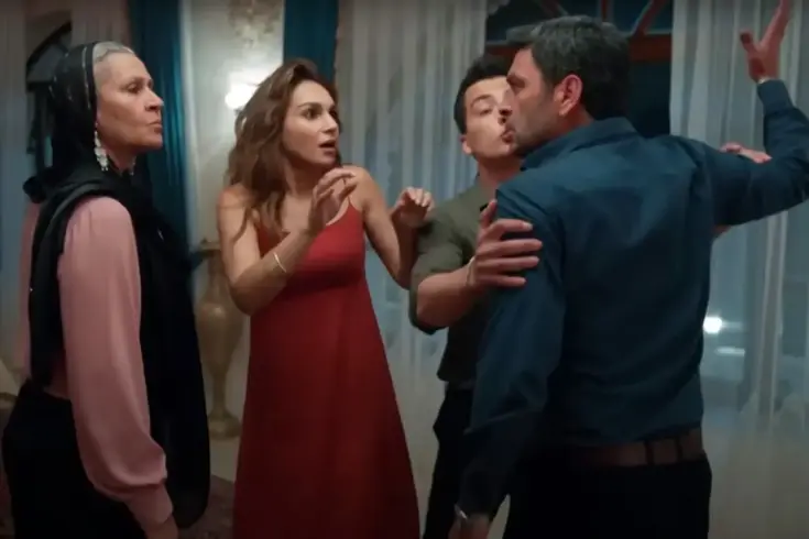 Coca-Cola reklamıyla tepkilerin odağı haline gelen Uzak Şehir’de skandal sahne