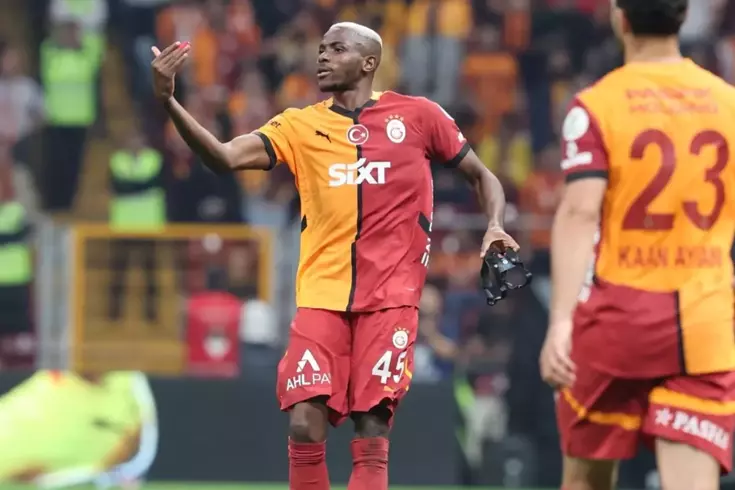 Devre arasında gerginlik Osimhen, Ba’yı soyunma odası koridoruna çağırdı