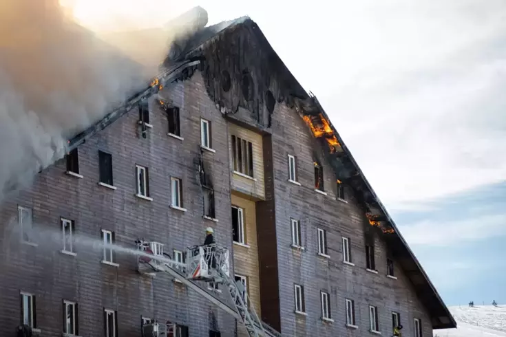 Kartalkaya’daki otel yangınına ilişkin 13 şüpheli hakkında 1998’er yıla kadar hapis istemiyle hazırlanan iddianame kabul edildi.