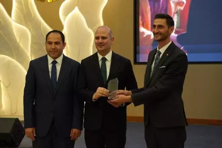 AK Parti Genel Başkan Yardımcısı Ömer İleri’ye ’Yılın Milletvekili’ ödülü