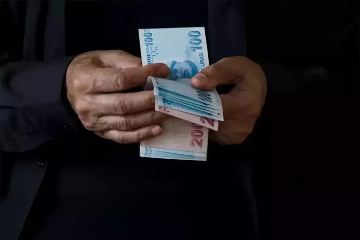 Hem emekli olup hem de geriye dönük maaş almak mümkün