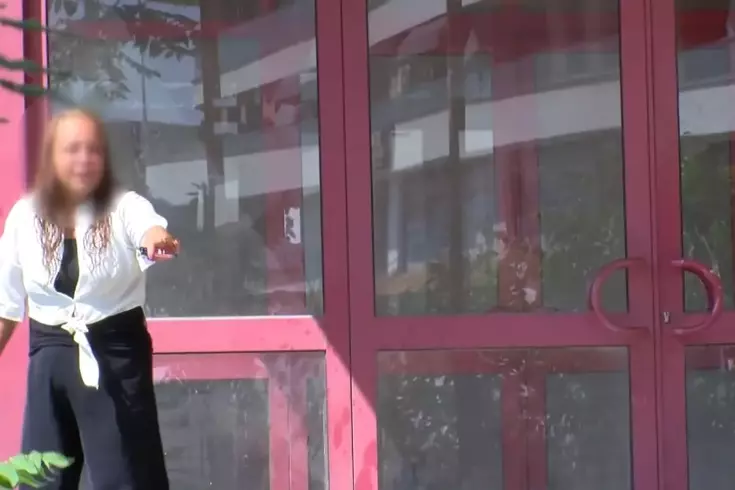Eski iş yerinin önünde kendini yakmaya kalkıştı