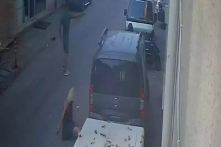 Ayrı yaşadığı eşine kurşun yağdırıp mezarlıkta intihar etti
