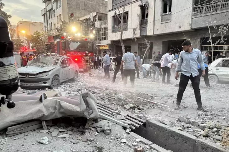 İsrail’den tehdit gibi uyarı: Askeri tesislerden uzak durun