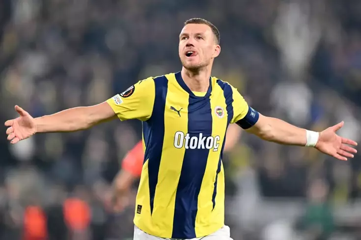 Edin Dzeko’nun sürpriz geri dönüşü: 1 yıllık anlaşma duyuruldu