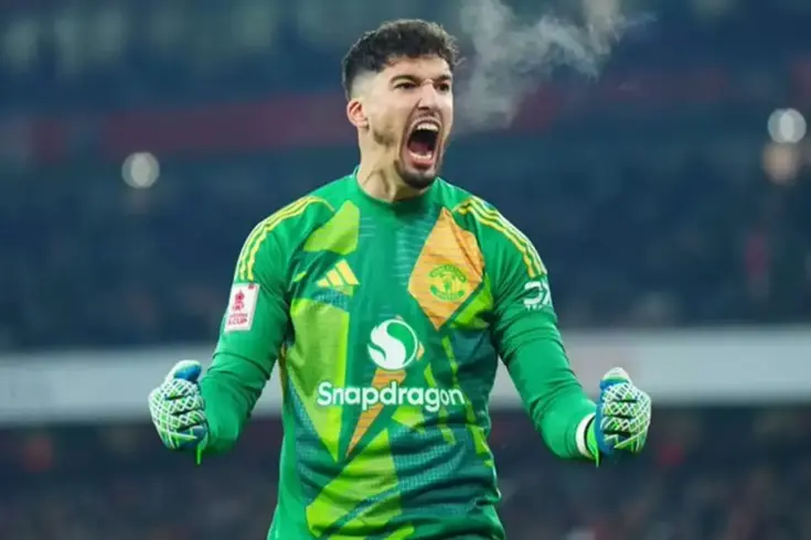 Manchester United satışa koydu Altay Bayındır’a Türkiye’den sürpriz talip