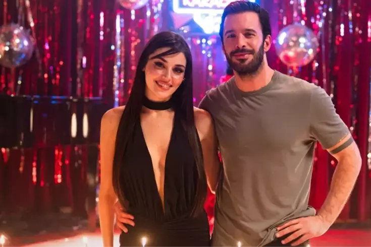 Hande Erçel ve Barış Arduç yine çok konuşuluyor Ateşli sahneler olay oldu