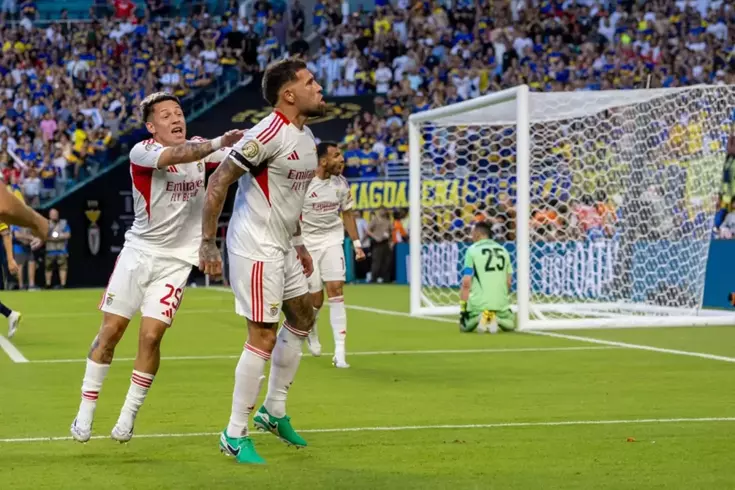 4 saat 15 dakika süren karşılaşmada Benfica, Auckland’a gol oldu yağdı