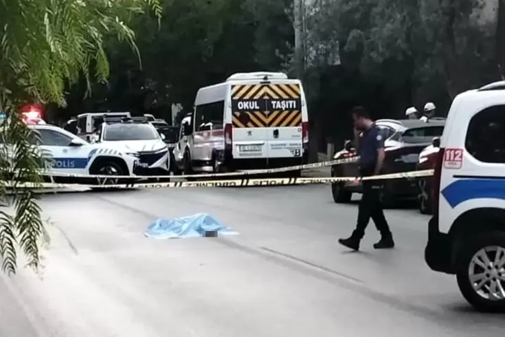 İzmir’de Yolda Yatan Kadın Hayatını Kaybetti