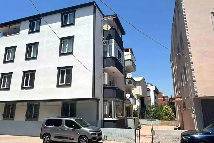 Kocaeli’de balkondan düşen 1,5 yaşındaki çocuk ağır yaralandı
