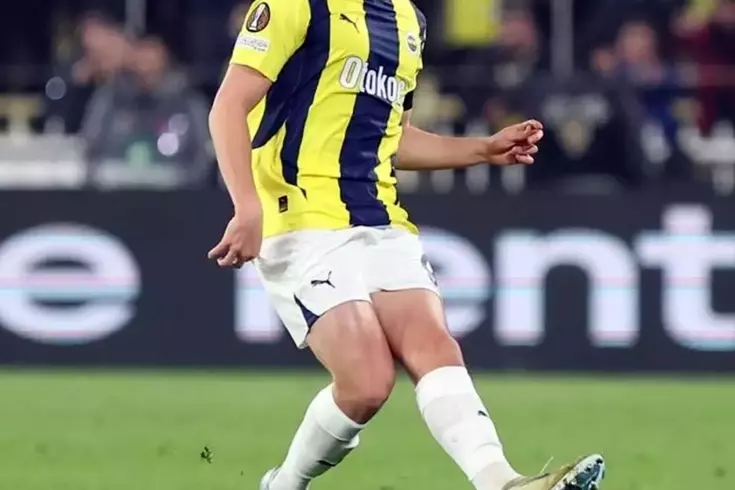 Fenerbahçe yıldız futbolcuya neredeyse 60 kat zam yaptı