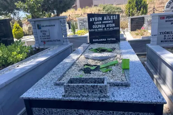 Annesinin mezarını 20 kez tahrip ettiler