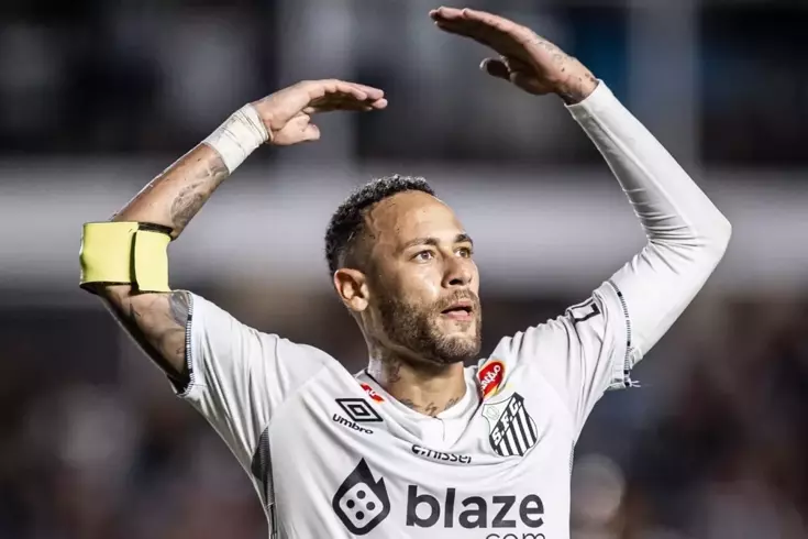 Fenerbahçe ile anılan Neymar imzayı attı