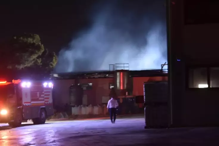 İzmir’de kimya fabrikasında yangın Dumanlar gökyüzünü kapladı