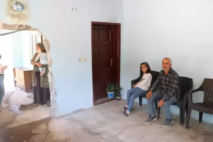 Yılan Korkusu Aileyi Bir Ev Yapmaya Zorladı