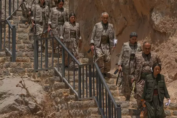 PKK’nın silahlarını imha edildiği törende kimler yar aldı Bese Hozat da silahını yaktı