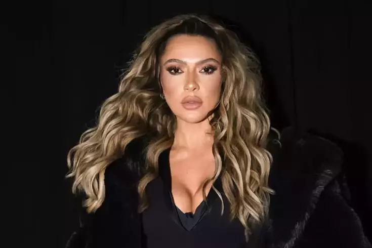 Hadise’nin cesur sahne performansı tartışma yarattı