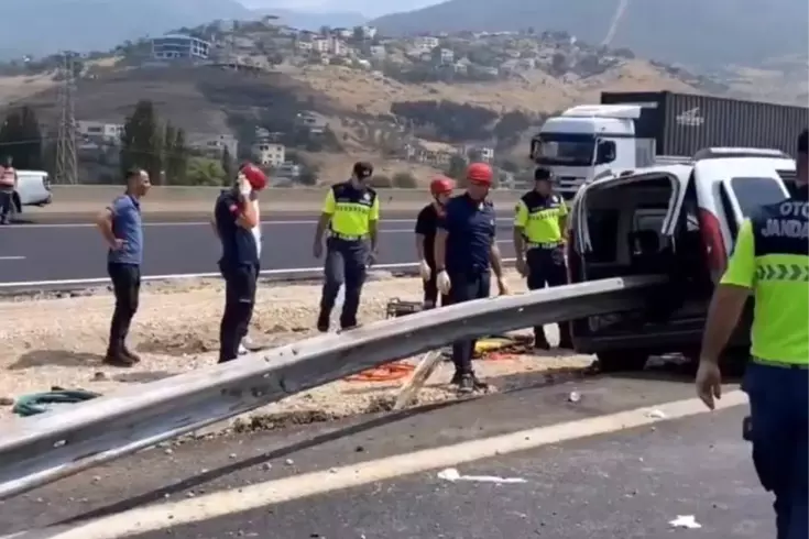 Bariyer motordan girdi, bagajdan çıktı: 2 kişi hayatını kaybetti