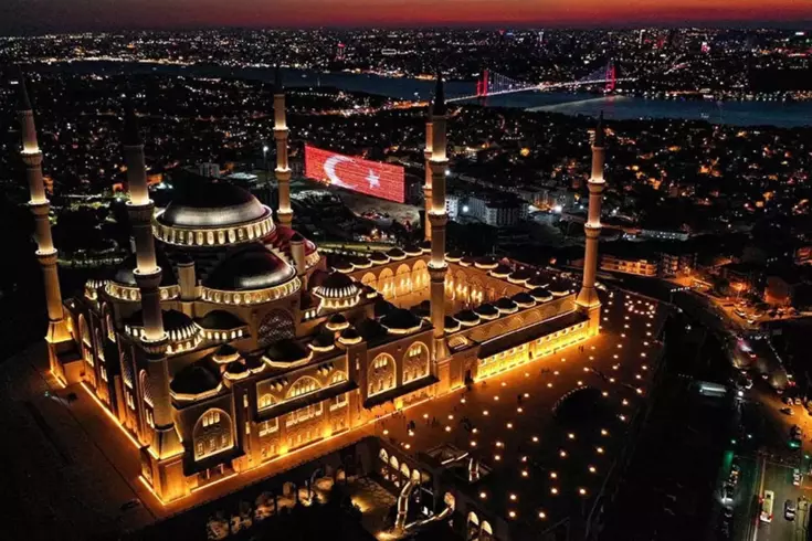 15 Temmuz’un yıldönümünde tüm camilerden sela sesleri yükseldi