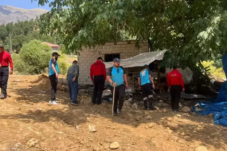 Çukurca’da Kayıp 14 Yaşındaki Rojda’nın Aramaları Devam Ediyor