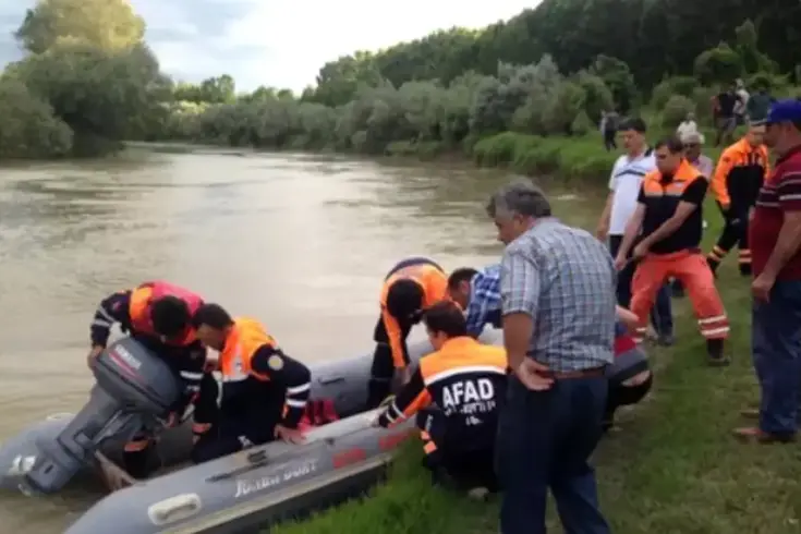 Eskişehir’de nehre giren iki çocuk kayboldu