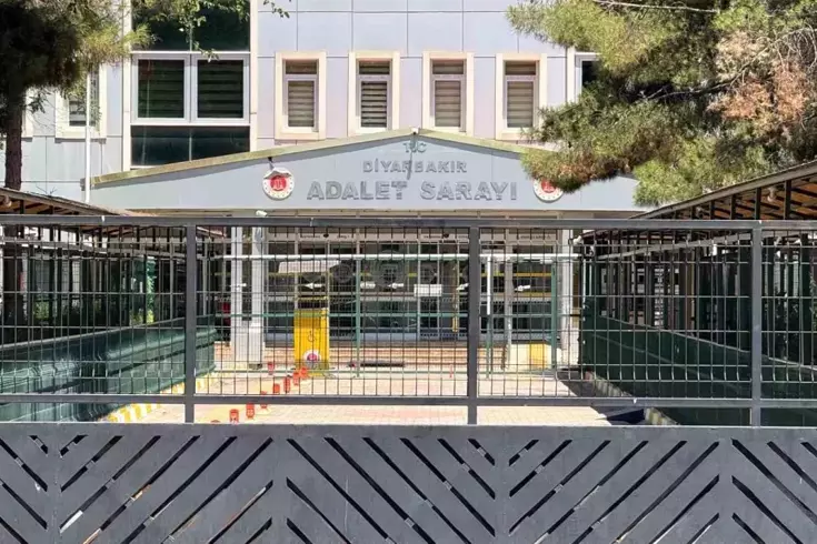 4 çocuğa hayvan dışkısı yediren utanmaza ödül gibi ceza