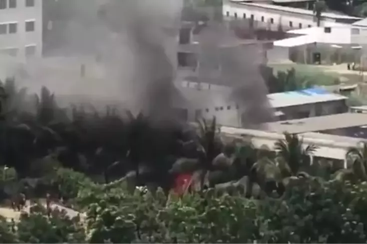 Dakka’da Savaş Uçağı Düşmesi: 1 Ölü, 4 Yaralı