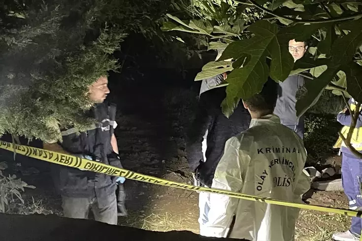 Kan donduran olay Cami bahçesine girenler hemen polisi aradı